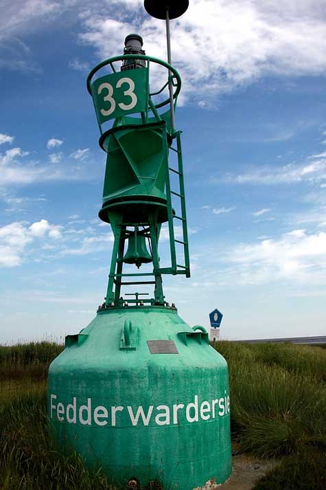 Glockentonne im Fischerhafen von Fedderwardersiel