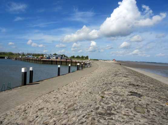 Strand und Hafenmole